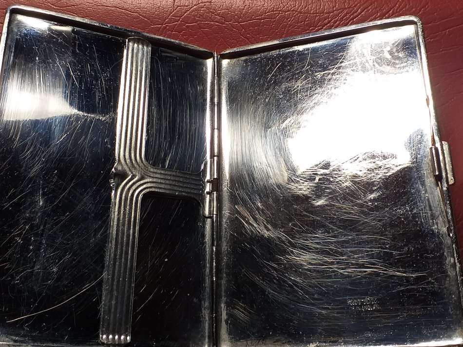 LARGEST SIGARETTE HOLDER IN VERY GOOD CONDITION MADE IN ENGLAND [145 x 95 x 9 mm] WITH LIGHTER