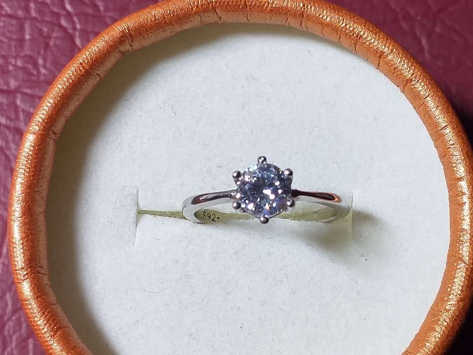 LOVELY SILVER PLATED RING IN EXCELLENT CONDITION