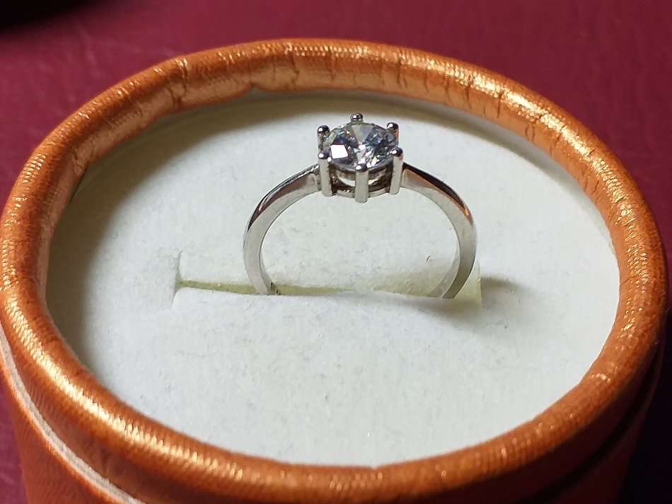 LOVELY SILVER PLATED RING IN EXCELLENT CONDITION