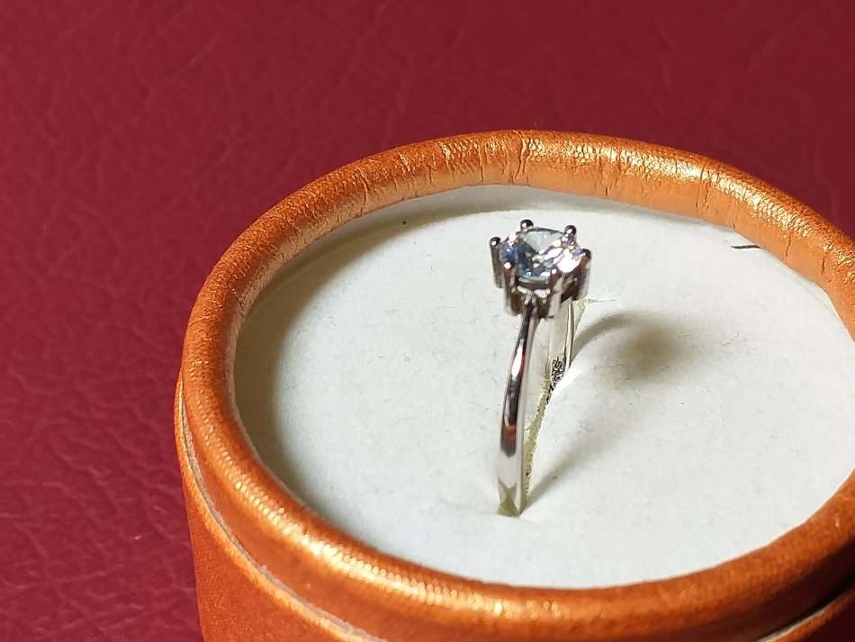 LOVELY SILVER PLATED RING IN EXCELLENT CONDITION