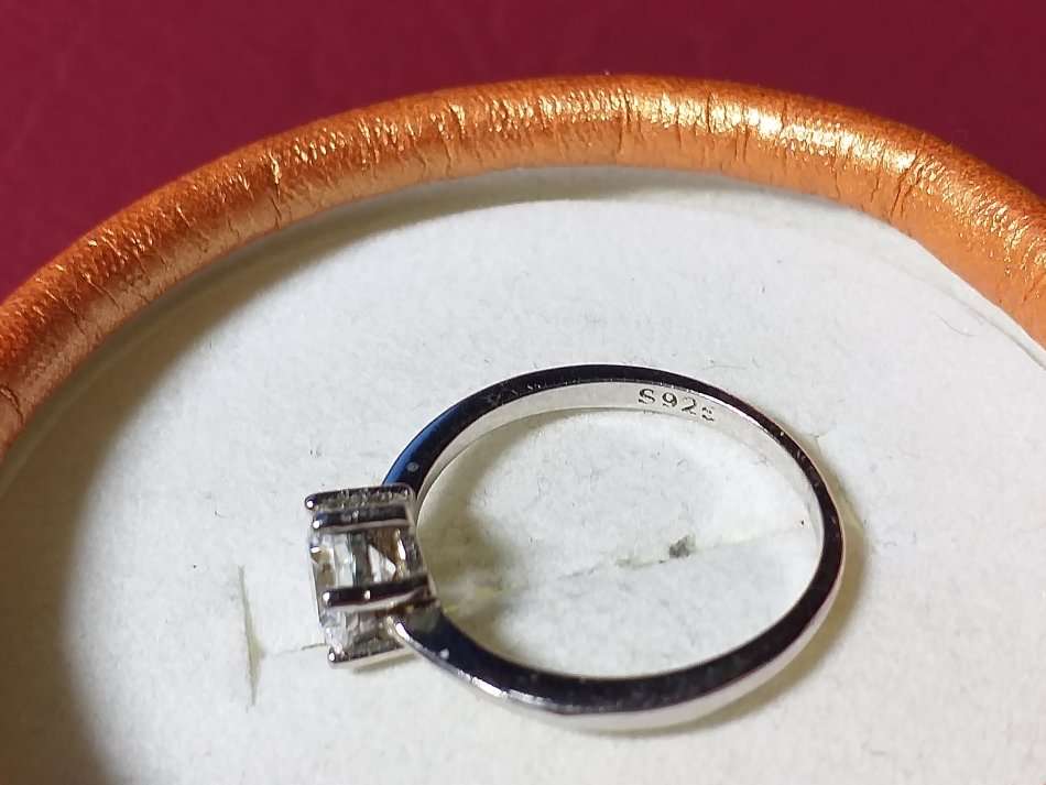 LOVELY SILVER PLATED RING IN EXCELLENT CONDITION