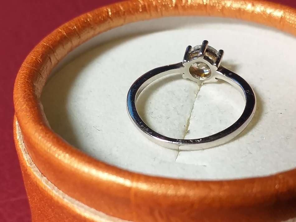 LOVELY SILVER PLATED RING IN EXCELLENT CONDITION