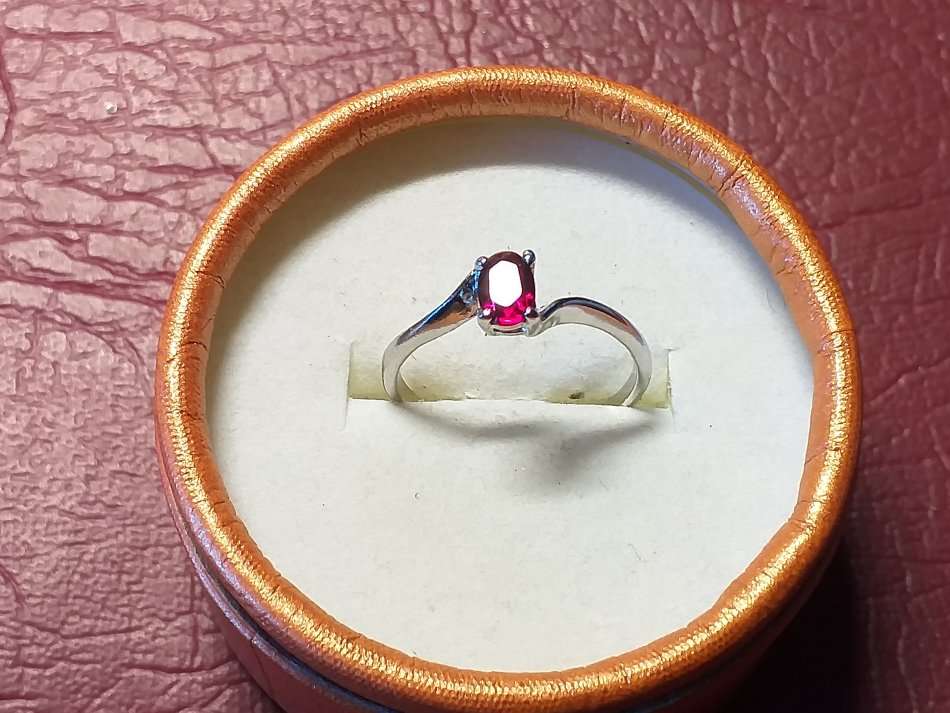 LOVELY RING IN VERY GOOD CONDITION