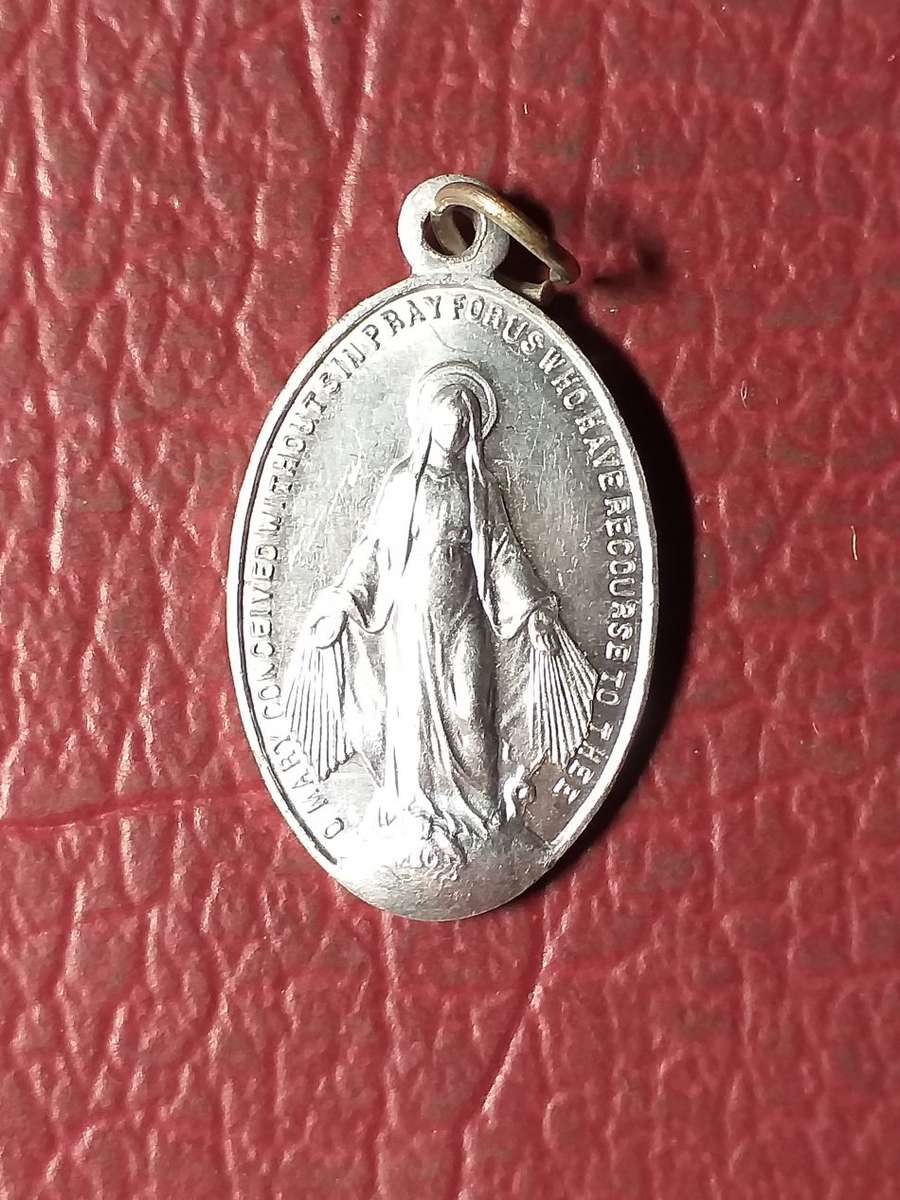 LOVELY PENDANT IN EXCELLENT CONDITION - [27mm x 15mm]