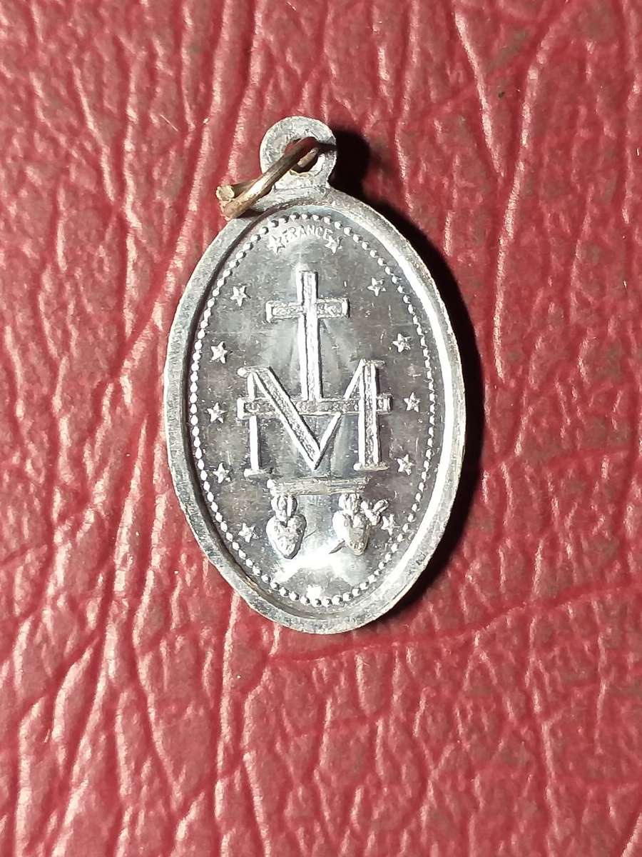 LOVELY PENDANT IN EXCELLENT CONDITION - [27mm x 15mm]