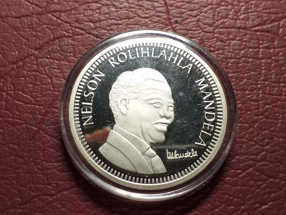 Nelson Mandela President RSA 1994-1998 Silver Plated Commemorative Signature Medallion Capsuled