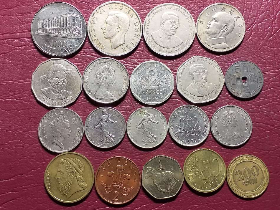 A LOT OF 19 INTERNATIONAL COINS - [Bid per coin to take all]