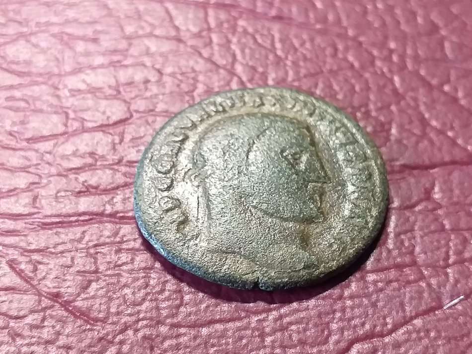 ANCIENT ROMAN COIN - [5,6 g. 19 mm]