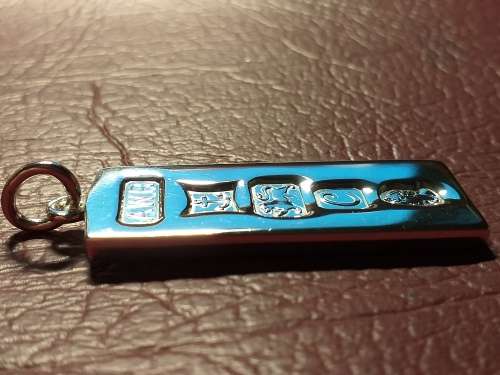 LOVELY SOLID HEAVY STERLING SILVER PENDAND IN EXCELLENT CONDITION - [16 g]