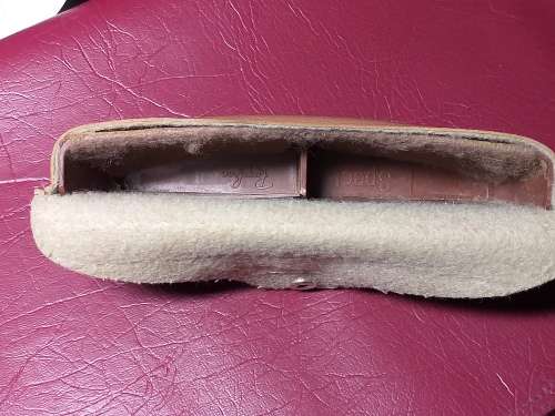 GENUINE RAYBAN SUNGLASSES HOLDER IN VERY GOOD CONDITION