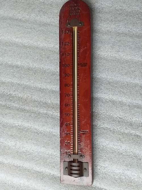 A THERMOMETER IN GOOD WORKING CONDITION - [L  21,5 cm]