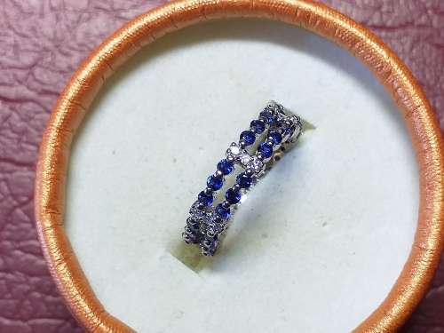 18 ct WHITE GOLD RING WITH DIAMONDS AND BLUE SAPPHIRES IN PERFECT CONDITION - VALUATION CERTIFICATE