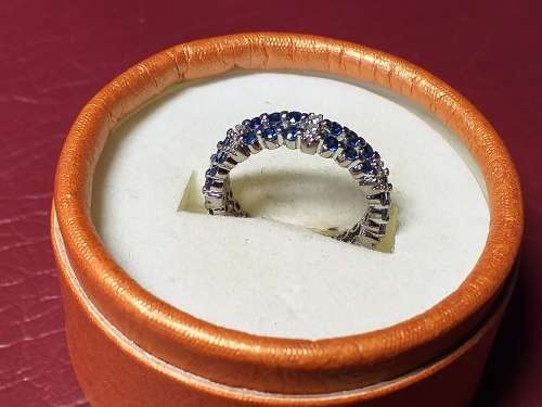 18 ct WHITE GOLD RING WITH DIAMONDS AND BLUE SAPPHIRES IN PERFECT CONDITION - VALUATION CERTIFICATE