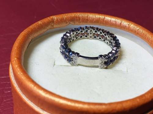 18 ct WHITE GOLD RING WITH DIAMONDS AND BLUE SAPPHIRES IN PERFECT CONDITION - VALUATION CERTIFICATE