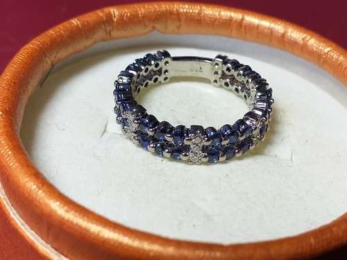 18 ct WHITE GOLD RING WITH DIAMONDS AND BLUE SAPPHIRES IN PERFECT CONDITION - VALUATION CERTIFICATE
