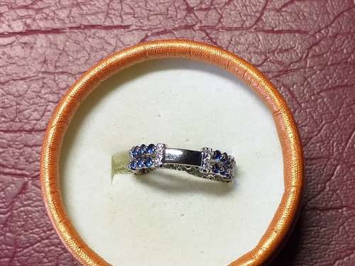 18 ct WHITE GOLD RING WITH DIAMONDS AND BLUE SAPPHIRES IN PERFECT CONDITION - VALUATION CERTIFICATE