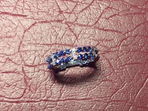 18 ct WHITE GOLD RING WITH DIAMONDS AND BLUE SAPPHIRES IN PERFECT CONDITION - VALUATION CERTIFICATE