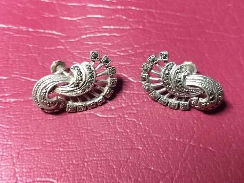 LOVELY GENUINE SOLID STERLING SILVER VINTAGE EARRINGS WITH MARCASITE - ONE STONE MISSING - 7,7 gram