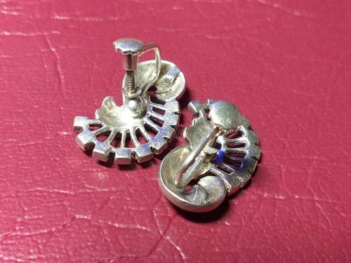 LOVELY GENUINE SOLID STERLING SILVER VINTAGE EARRINGS WITH MARCASITE - ONE STONE MISSING - 7,7 gram
