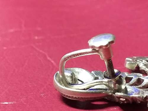 LOVELY GENUINE SOLID STERLING SILVER VINTAGE EARRINGS WITH MARCASITE - ONE STONE MISSING - 7,7 gram