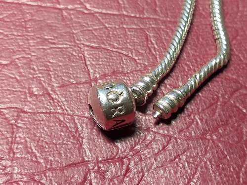 LOVELY GENUINE SOLID STERLING SILVER PANDORA BRACELET IN GOOD CONDITION - [13 g]