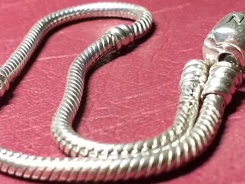 LOVELY GENUINE SOLID STERLING SILVER PANDORA BRACELET IN GOOD CONDITION - [13 g]