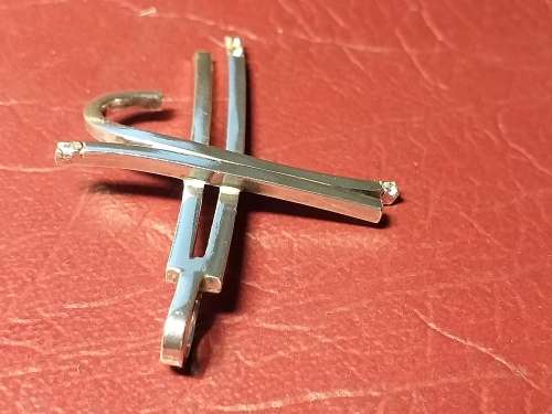 LOVELY GENUINE SOLID STERLING SILVER PENDANT IN EXCELLENT CONDITION - [Length 25 mm x 6 gram]