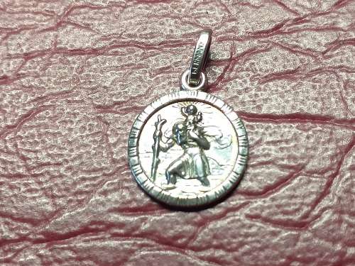 LOVELY GENUINE STERLING SILVER ST CHRISTOPHER PENDANT/CHARM IN EXCELLENT CONDITION -[Diameter 12 mm]