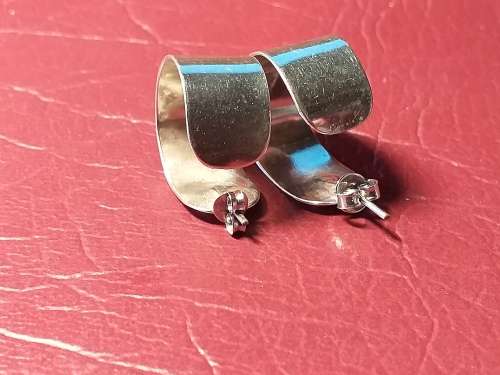 LOVELY GENUINE SOLID STERLING SILVER EARRINGS IN GOOD CONDITION - [5 g]