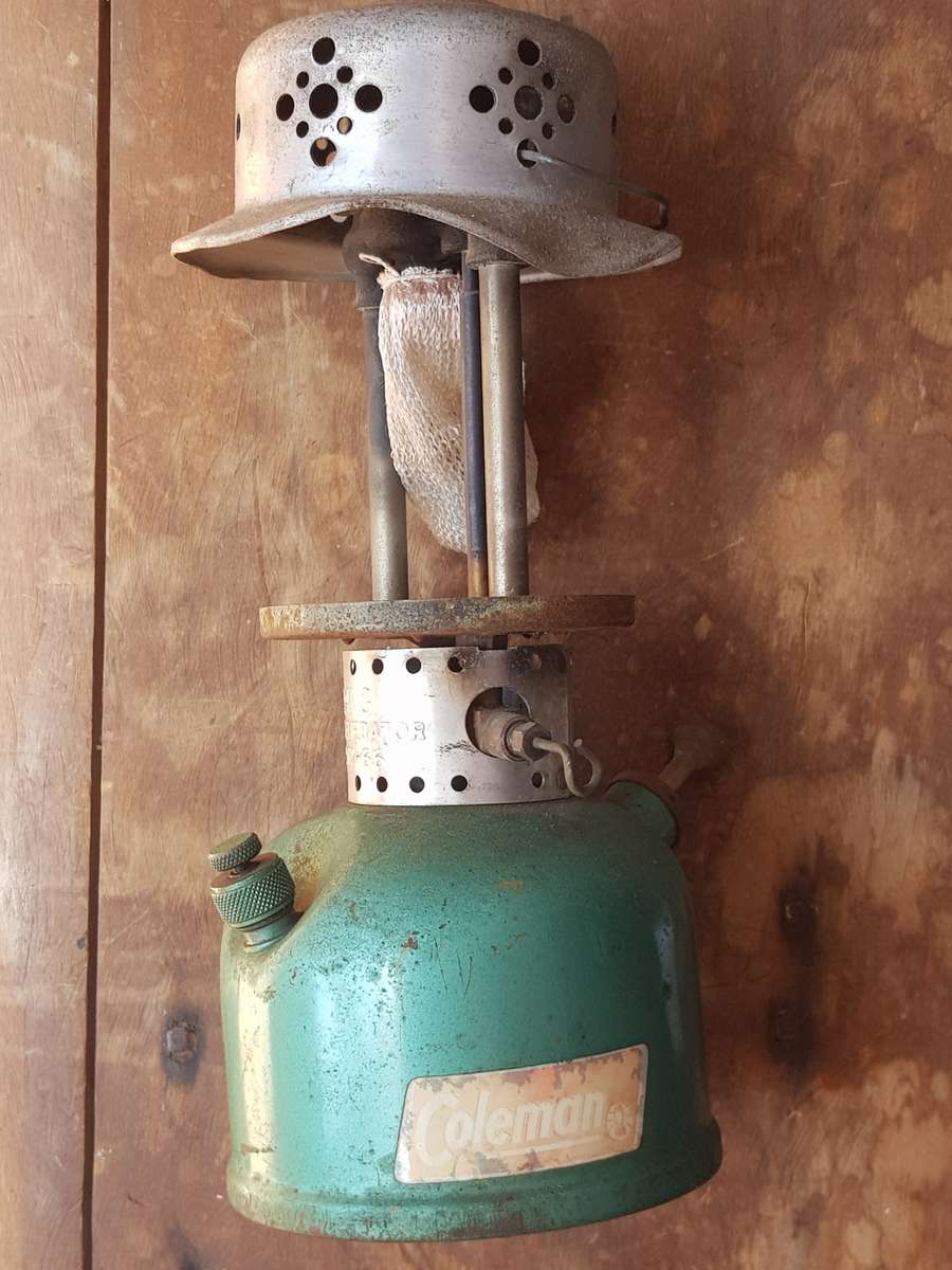 VINTAGE COLEMAN LANTERN FOR PARTS