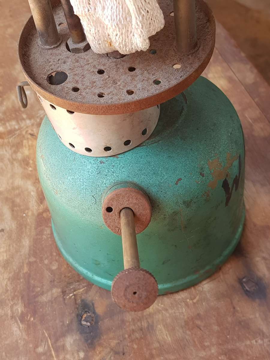 VINTAGE COLEMAN LANTERN FOR PARTS