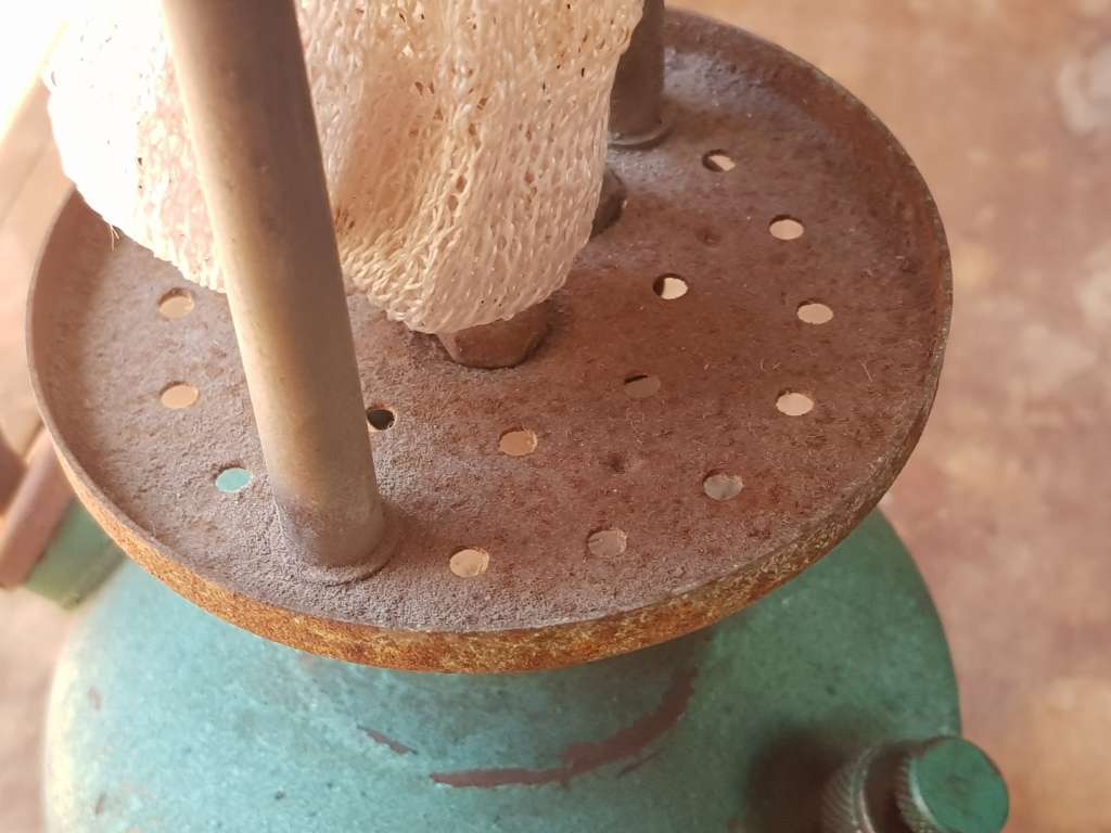 VINTAGE COLEMAN LANTERN FOR PARTS