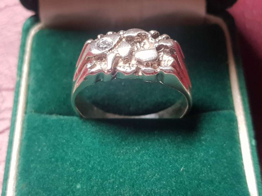 LOVELY GENUINE SOLID STERLING SILVER RING IN VERY GOOD CONDITION - [6,6 g]