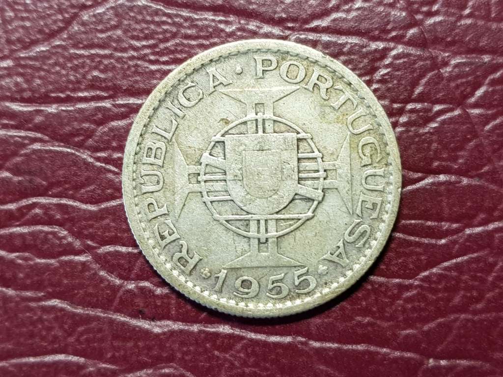 1955 MOCAMBIQUE SILVER 10 Escudos