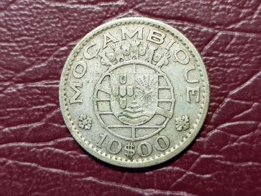1955 MOCAMBIQUE SILVER 10 Escudos