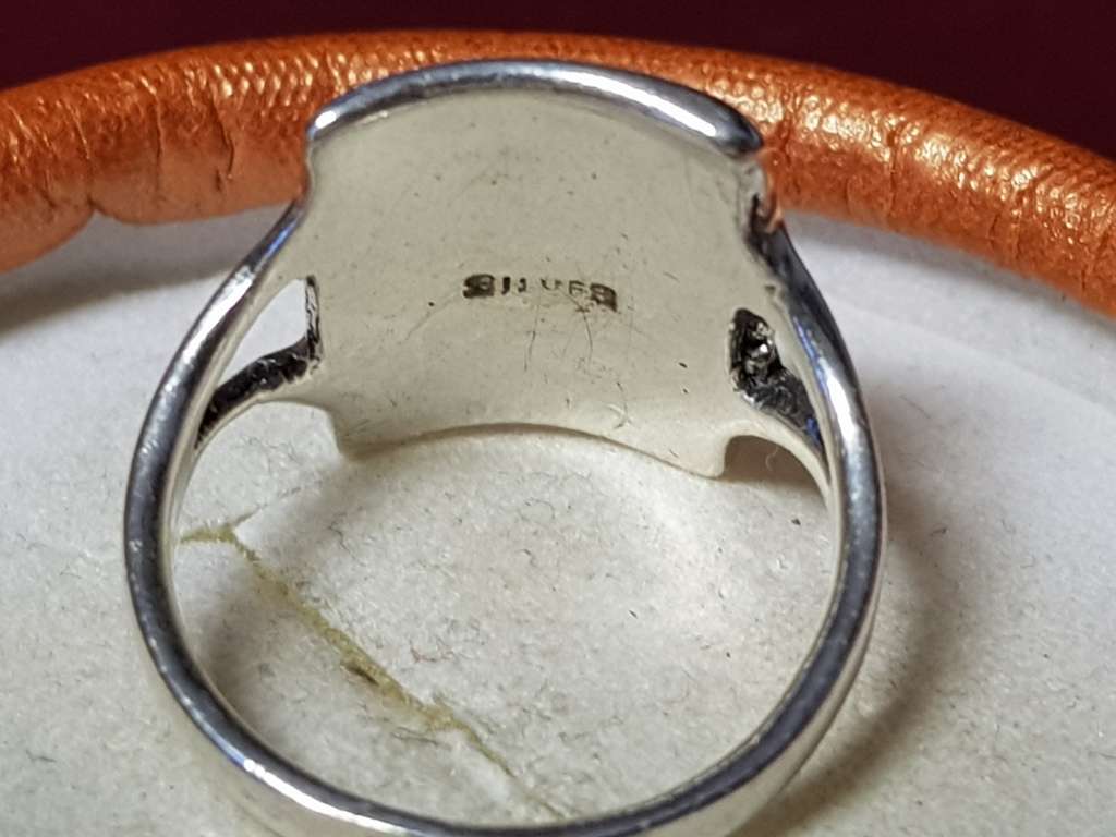 LOVELY GENUINE SOLID STERLING SILVER RING IN GOOD CONDITION - [3,3]