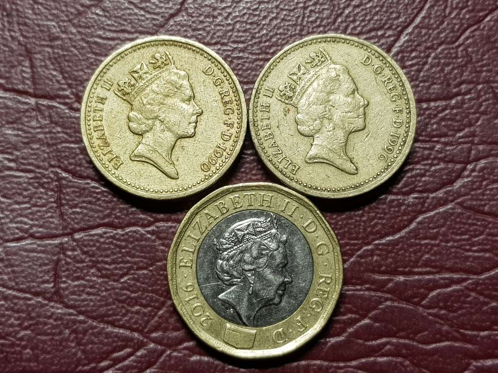 3 x British 1 Pound - [Bid per coin to take all.]