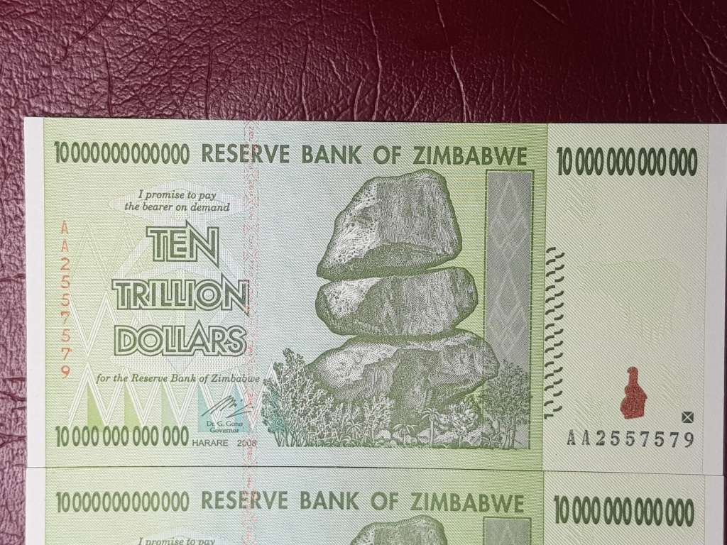 2 x 2008 Zimbabwe 10 Trillion Dollars Notes In Sequence - AA - Harare - Bird WTM - UNC