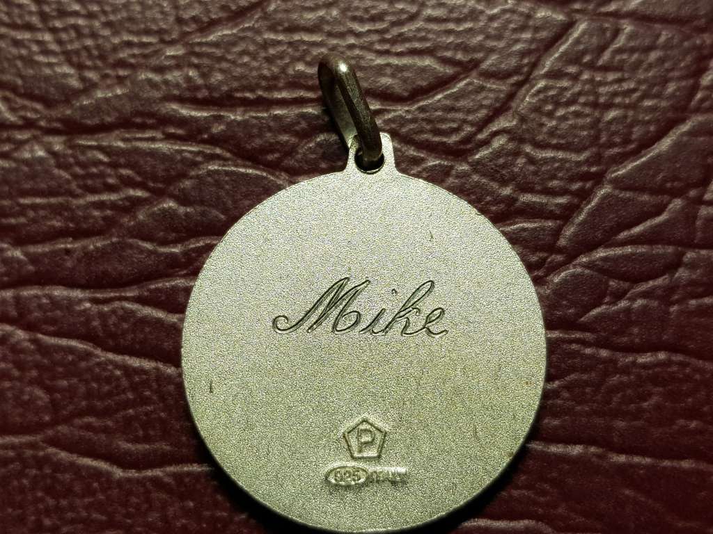 Lovely Genuine Sterling Silver St Christopher Pendant in Very Good Condition - [L 22 mm : 5 g]