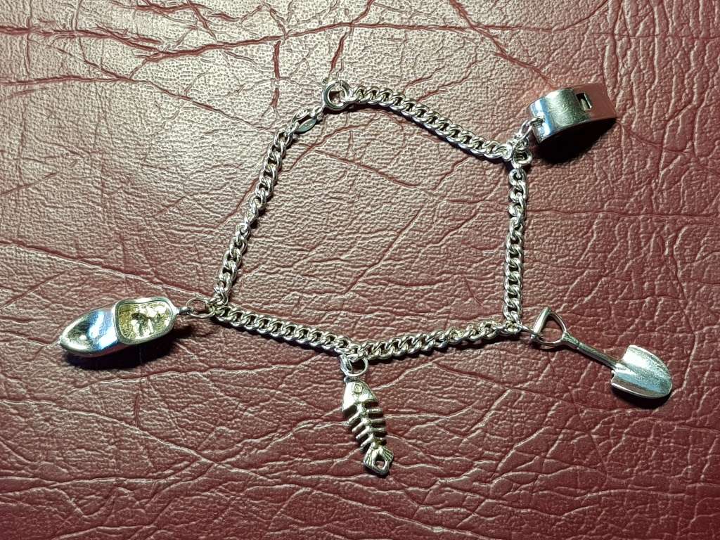 Lovely Genuine Solid Sterling Silver 4 Charm Bracelet - [15,5 g]