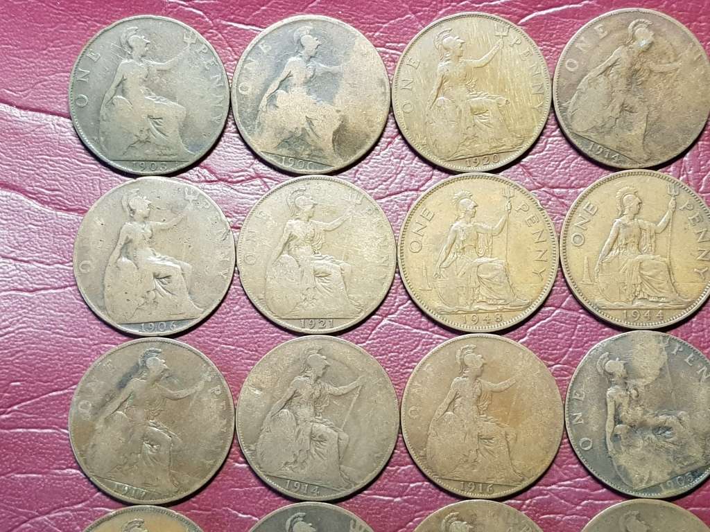 A Lot Of 24 British Pennies - [Bid per coin to take all]