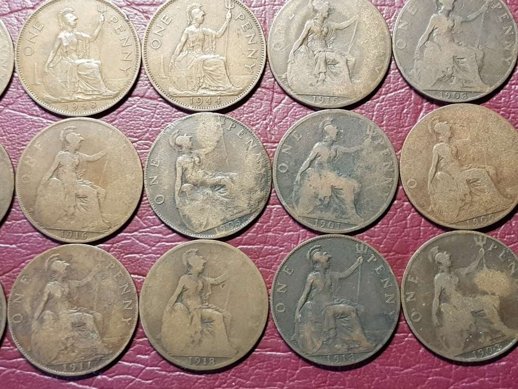A Lot Of 24 British Pennies - [Bid per coin to take all]