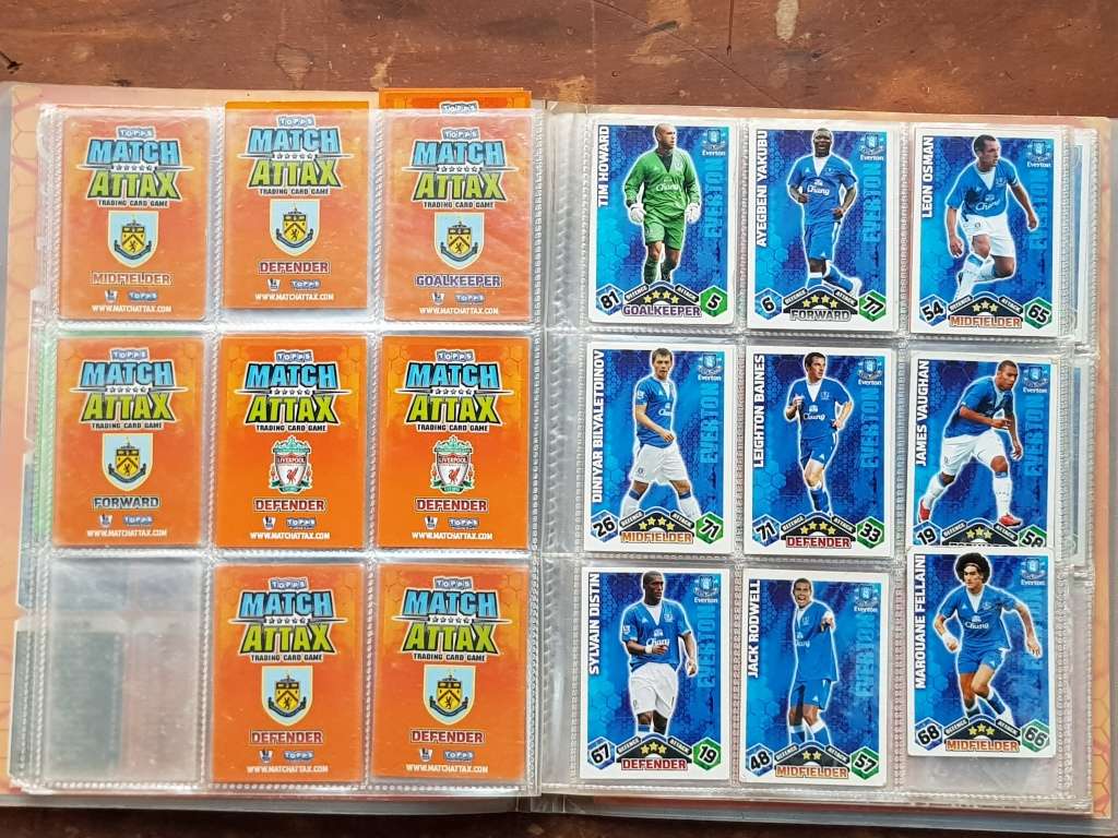 95 x Soccer Trading Cards 2009/10 In Collector Binder - [Bid per card to take all]