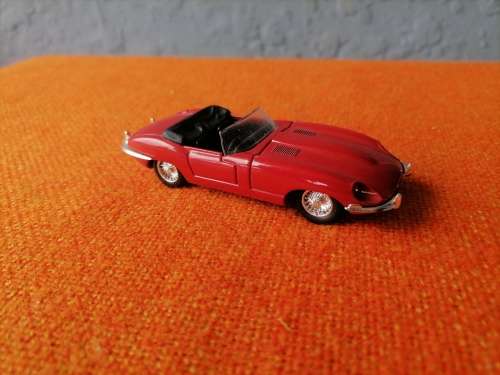 Corgi toys JAGUAR E TYPE DIECAST MODEL IN GOOD CONDITION, PLEASE READ DESCRIPTION