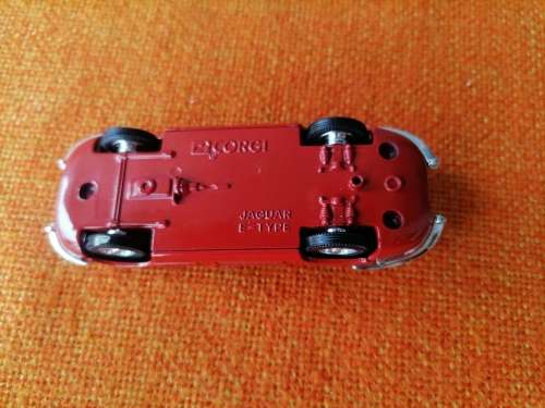 Corgi toys JAGUAR E TYPE DIECAST MODEL IN GOOD CONDITION, PLEASE READ DESCRIPTION