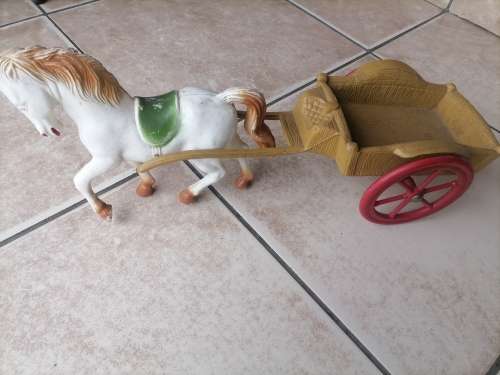 VINTAGE HORSE DRAWN CARRIAGE