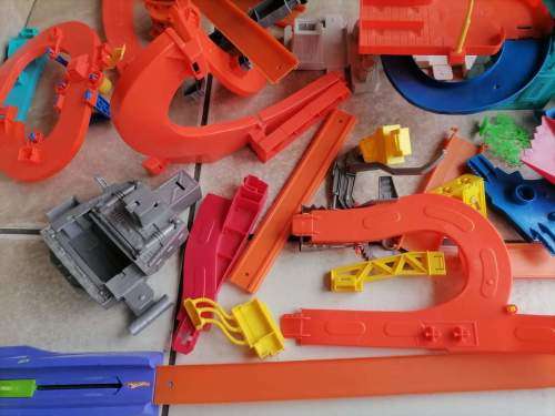 HOT WHEELS AND MATCHBOX TRACKS AND GARAGES (BID TO TAKE ALL