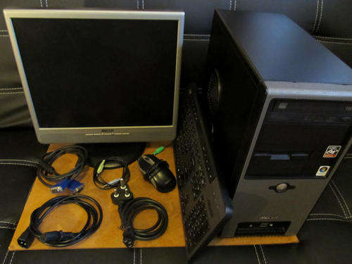 Mecer PC, with LCD screen, AMD64, 1gig RAM, Windows Vista, Keyboard, mouse...