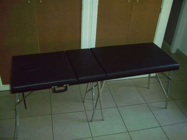 Mobile massage bed-Easy to fold up and carry like a suitcase