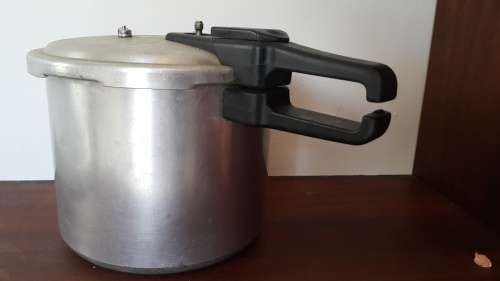 TEDELEX LARGE PRESSURE COOKER!!!!!!!! A MUST HAVE!! ESPECIALLY FOR WINTER!!!!